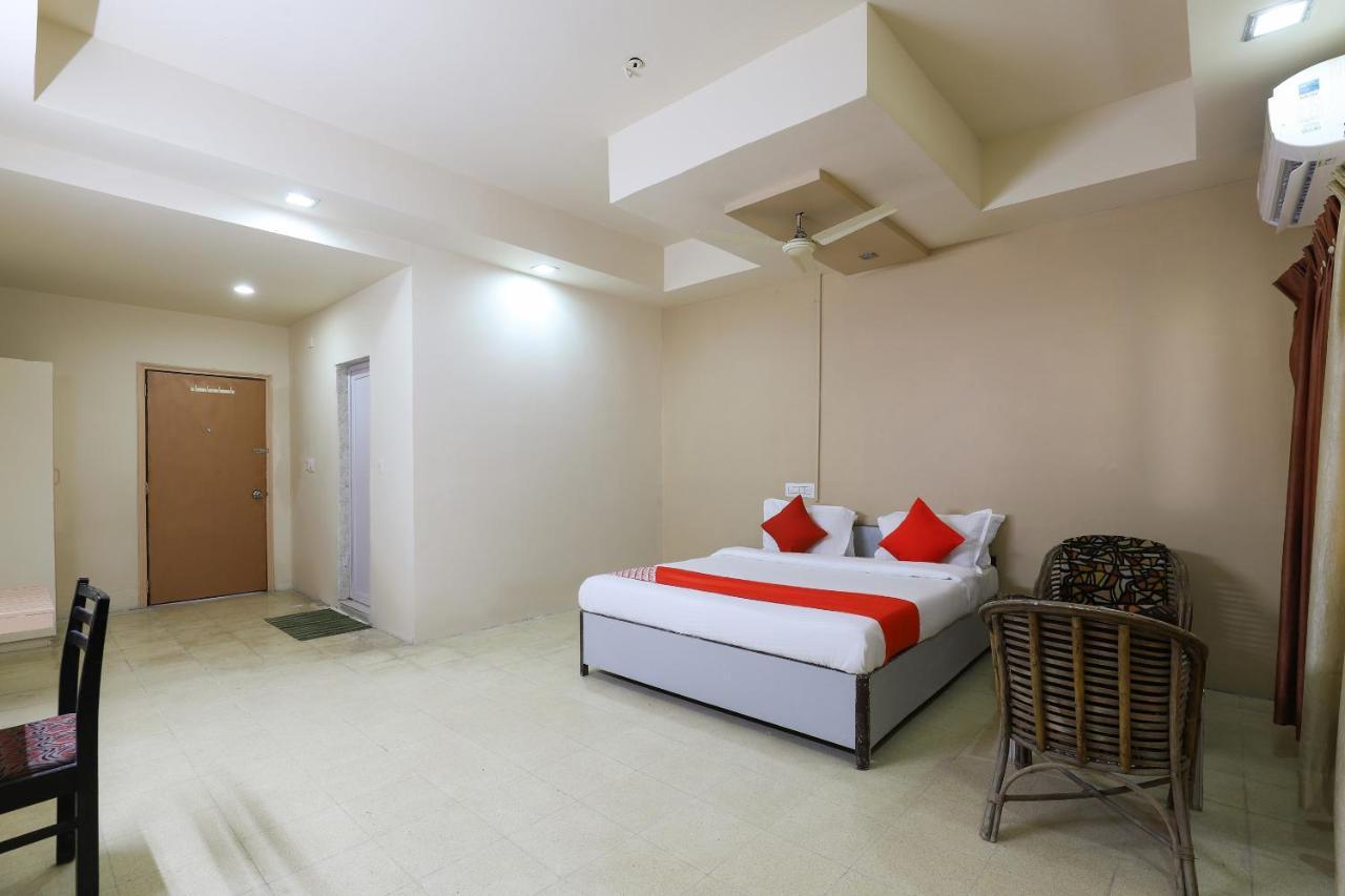 Oyo Hotel Park Veraval Exterior photo