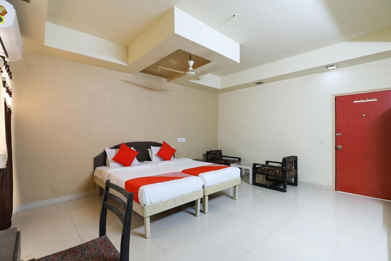 Oyo Hotel Park Veraval Exterior photo