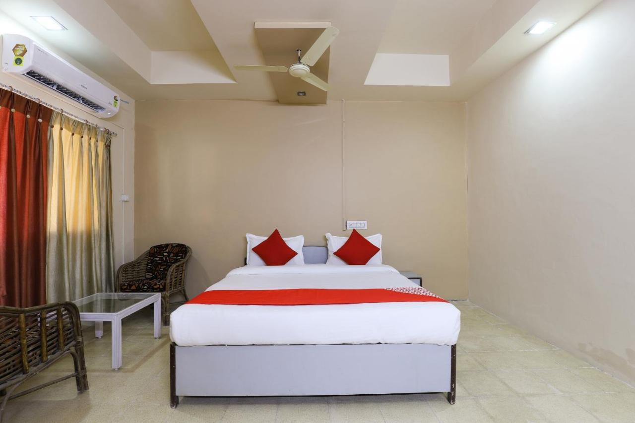 Oyo Hotel Park Veraval Exterior photo