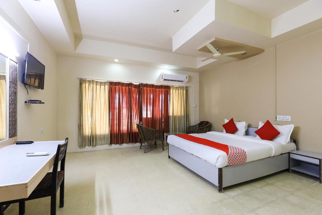 Oyo Hotel Park Veraval Exterior photo