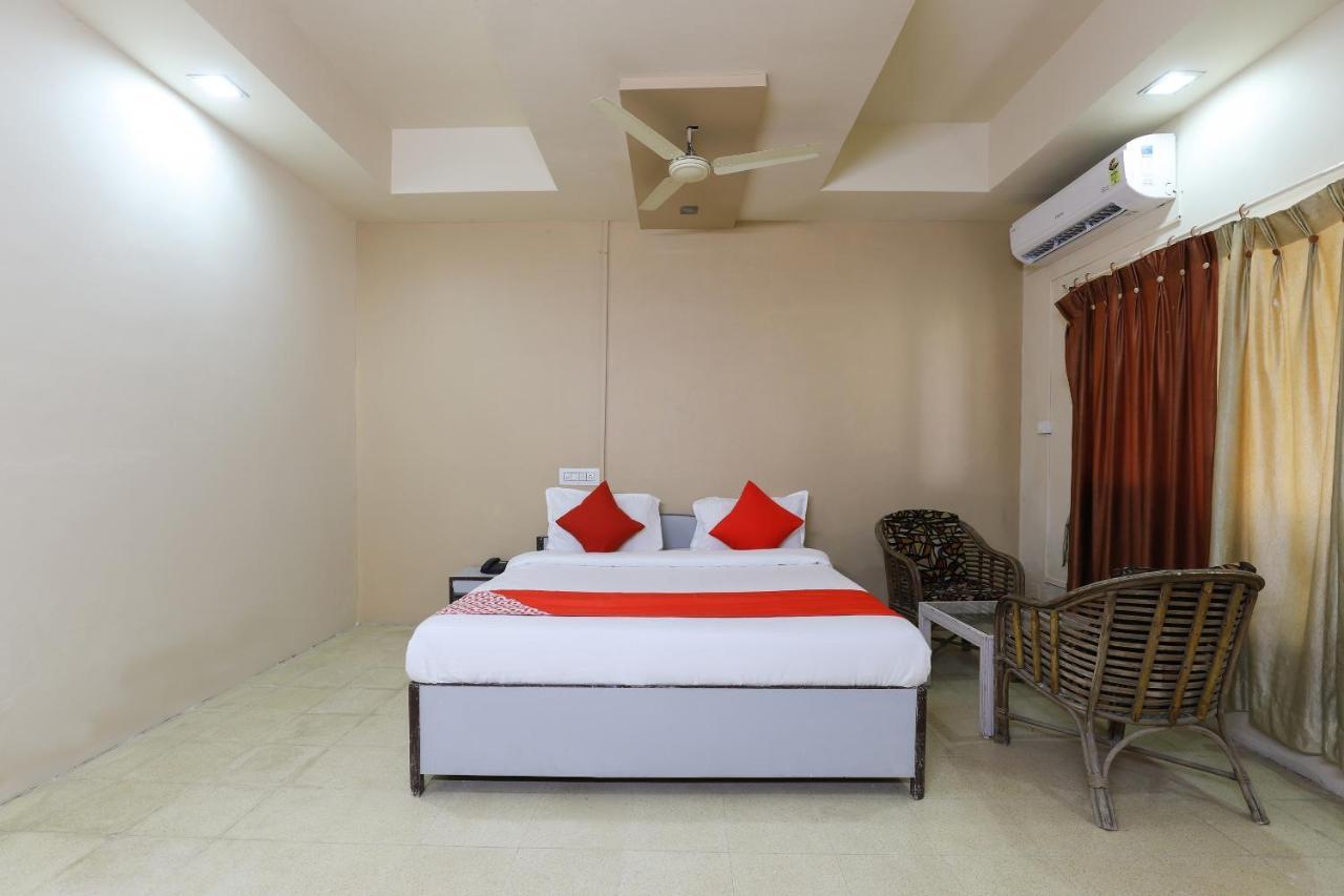 Oyo Hotel Park Veraval Exterior photo