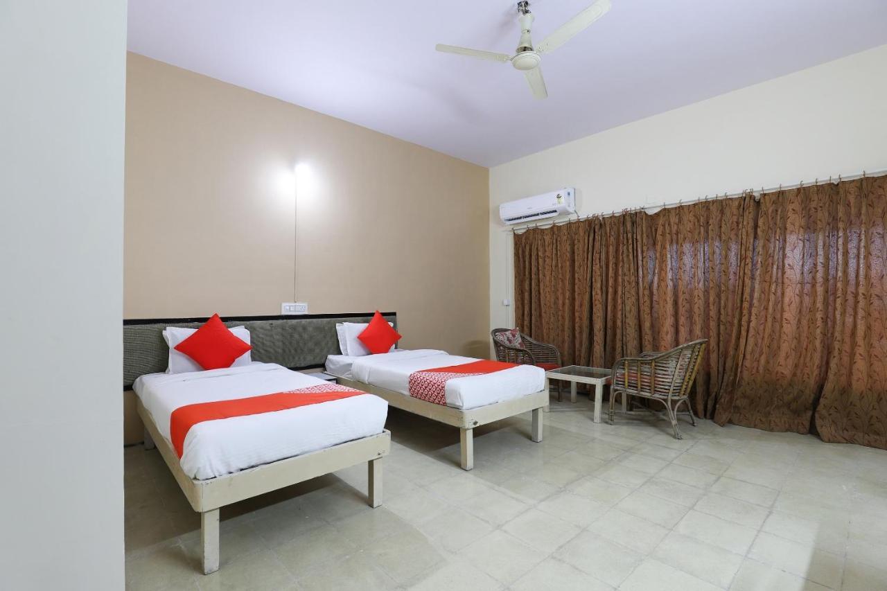 Oyo Hotel Park Veraval Exterior photo