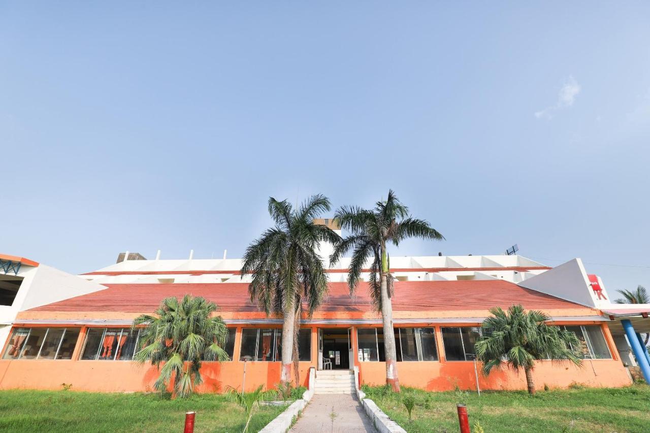 Oyo Hotel Park Veraval Exterior photo